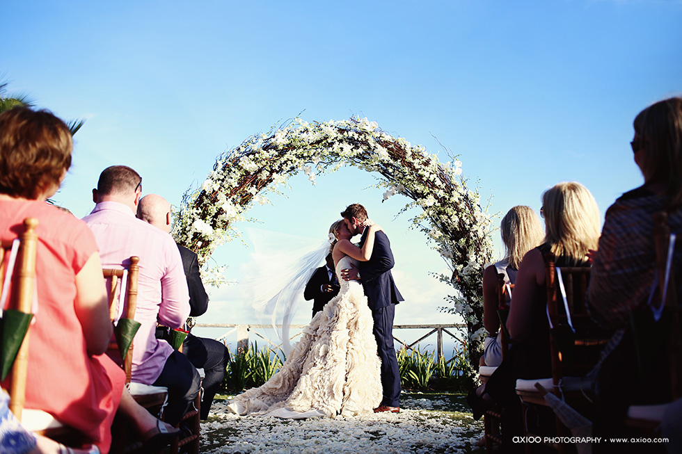 Axioo: Layers of Intricate Intimacies